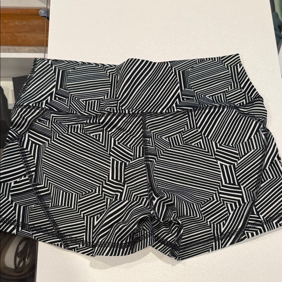 Fleo Women's Monochrome Geometric Athletic Shorts - Picture 3 of 7